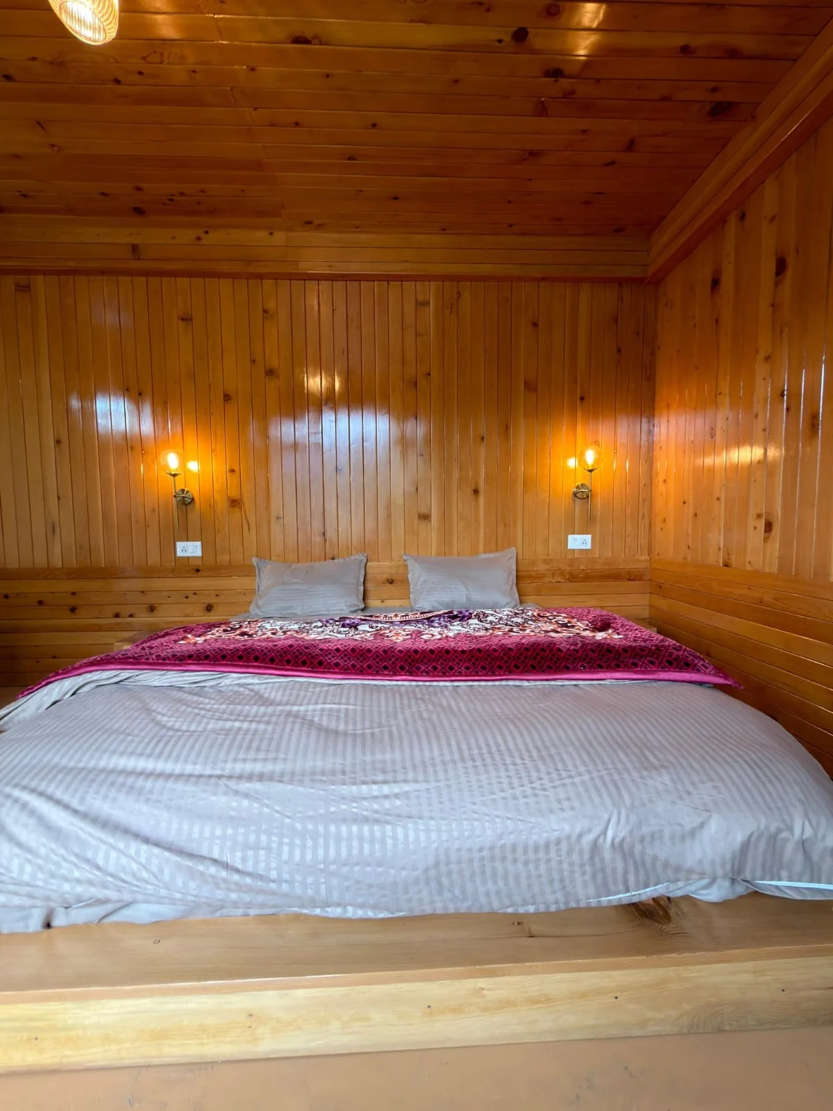 Shoja Pinecone Homestay - previous