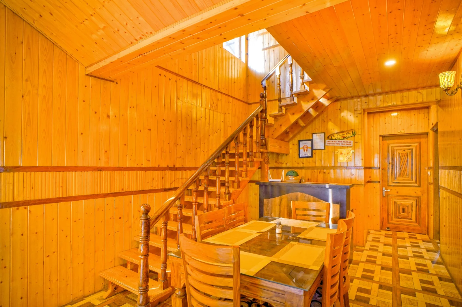 The Mountain Glory Rooms and Cottages 3