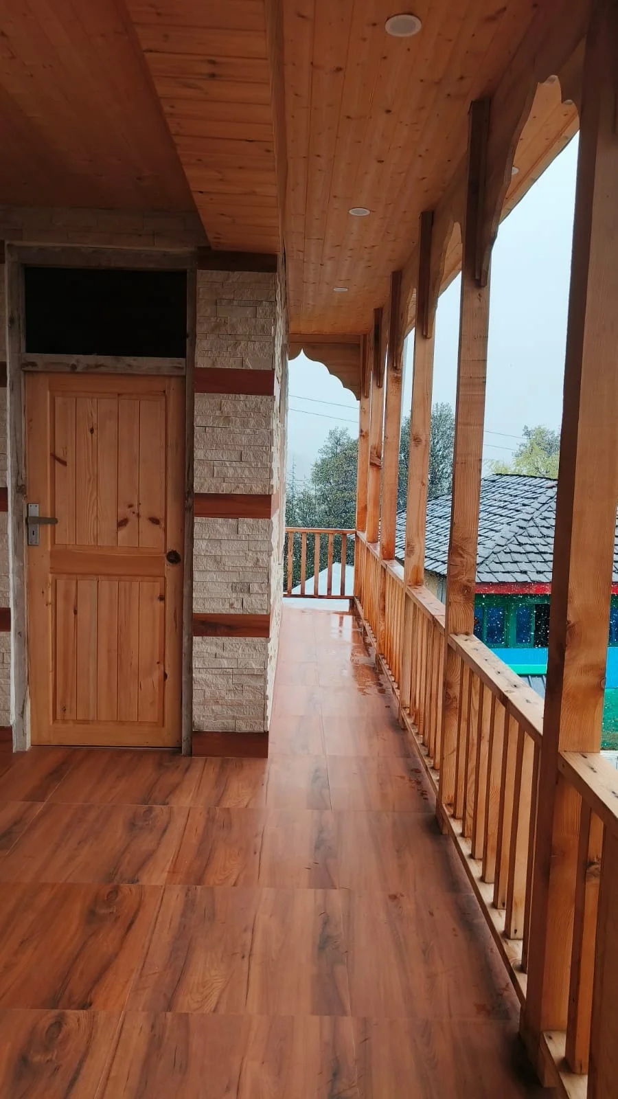 Sky Heaven Retreat Jibhi - Duplex family room 3