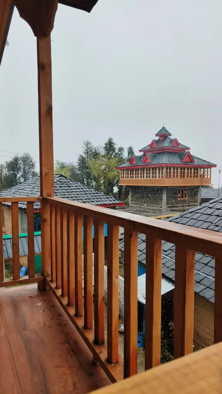 Sky Heaven Retreat Jibhi - Duplex family room 4