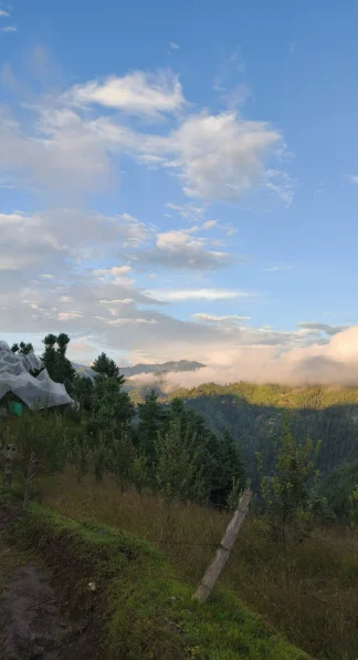 Sky Heaven Retreat Jibhi - Duplex family room - previous