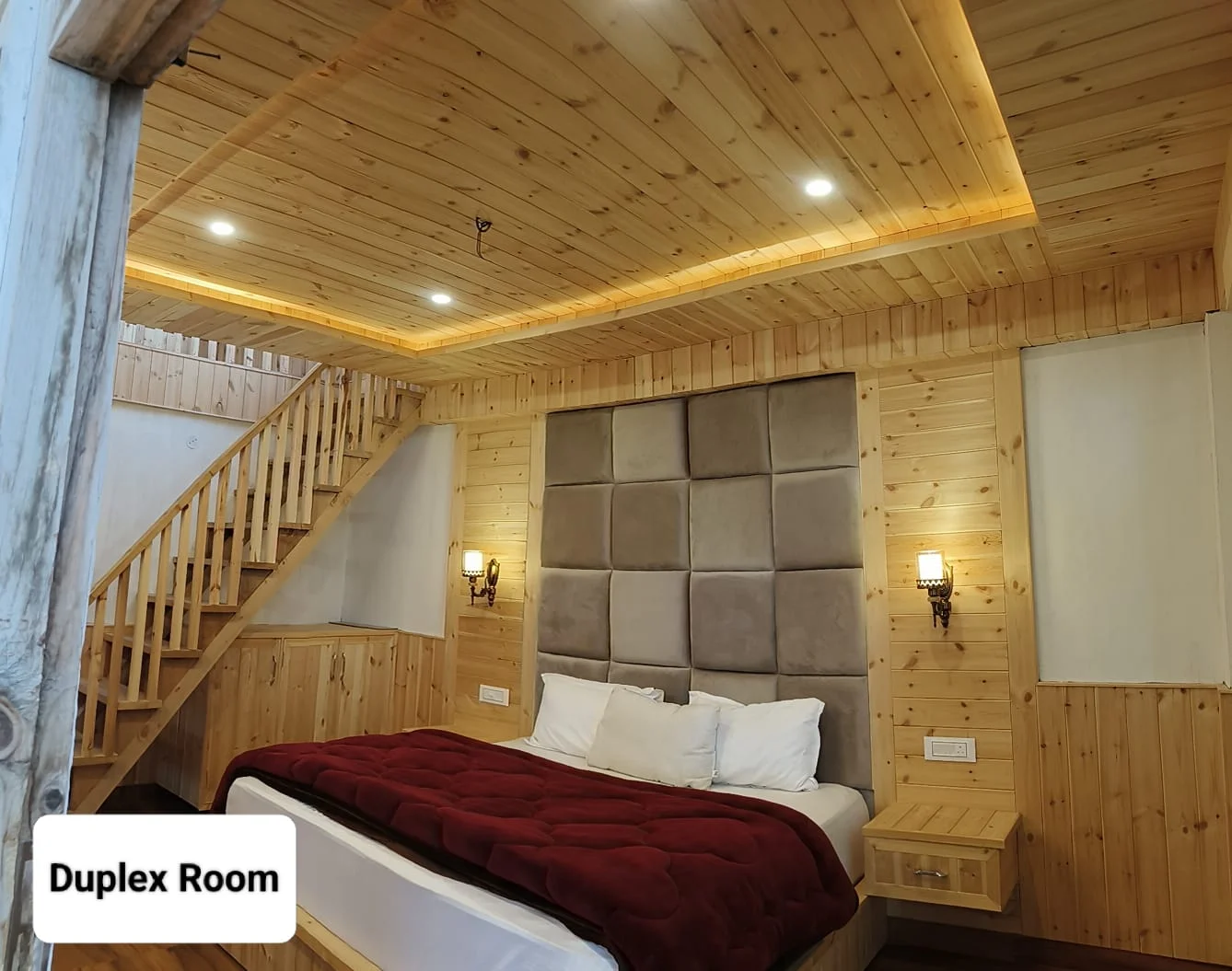 Sky Heaven Retreat Jibhi Duplex family room - previous